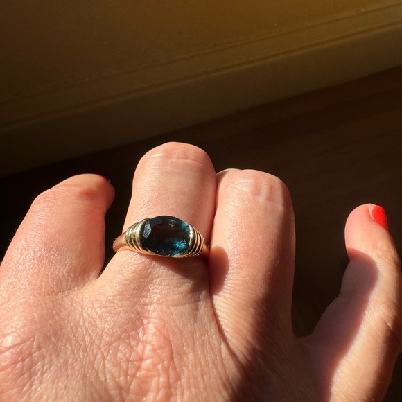 Mejuri Heirloom Ring Blue Topaz - Picture 4 of 5